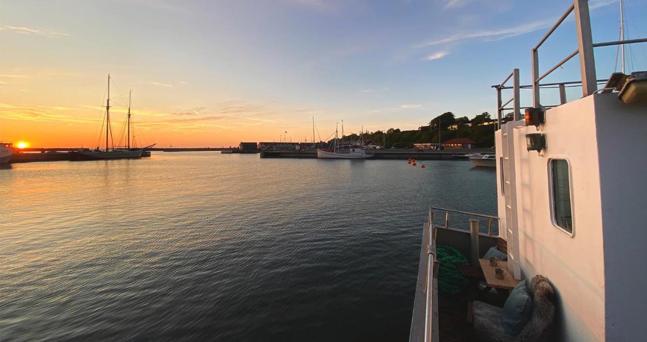 Varra Water - Unique Boat Accomodation - Bornholm - Fjaelstavn 内克瑟 外观 照片